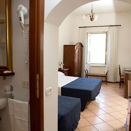 Gaudi Πανσιόν 3*
